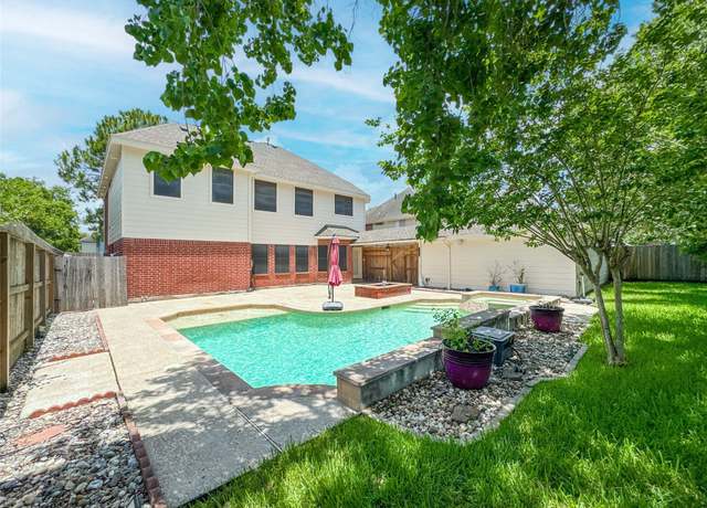 Property at 3713 Pinehurst Dr, Pearland, TX 77581, 5 beds, 3.5 baths