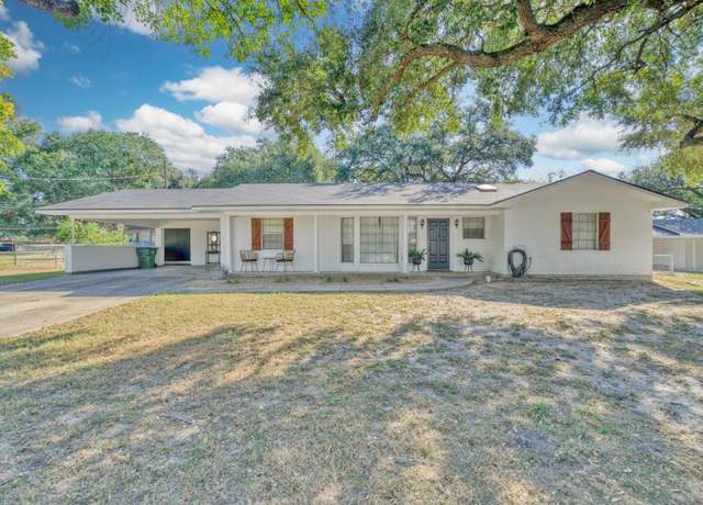 Property at 1109 S State St, Madisonville, TX 77864, 3 beds, 2 baths