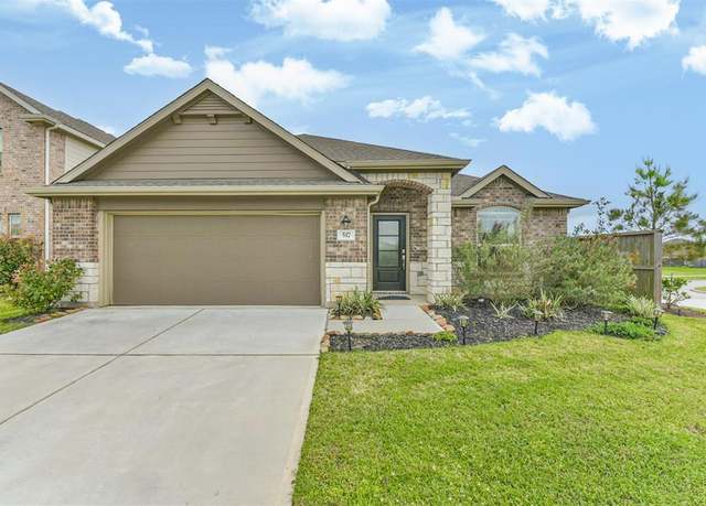 Property at 517 Pecan Landing Ln, La Marque, TX 77568, 3 beds, 2 baths