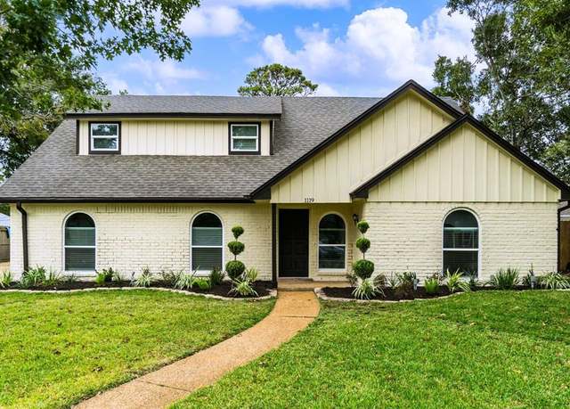 Property at 1119 Woodland Dr, El Lago, TX 77586, 5 beds, 2.5 baths