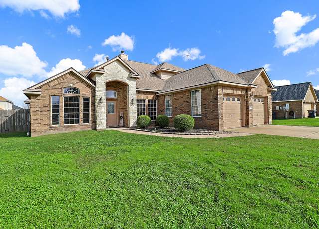 Property at 9618 Crestwood Dr, Baytown, TX 77523, 4 beds, 3.5 baths