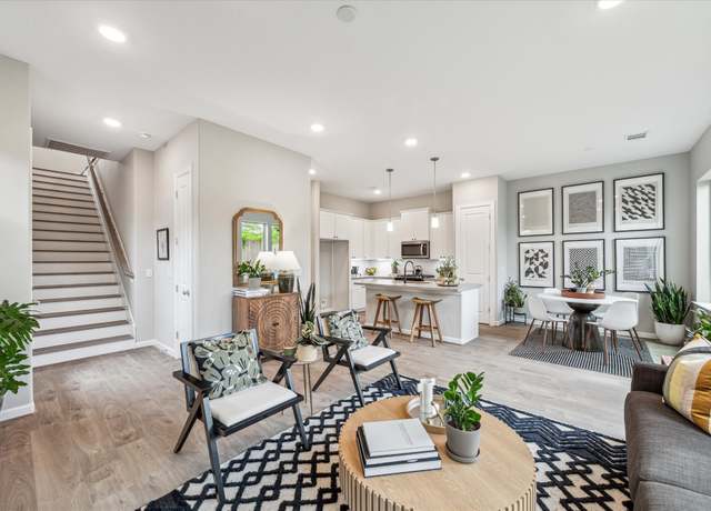 Property at 802 Glowing Dawn Dr, Houston, TX 77018, 3 beds, 2.5 baths