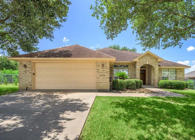 Property at 1610 Allison St, Brenham, TX 77833, 3 beds, 2 baths