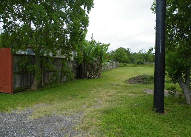 Property at 806 7th St, Dickinson, TX 77539