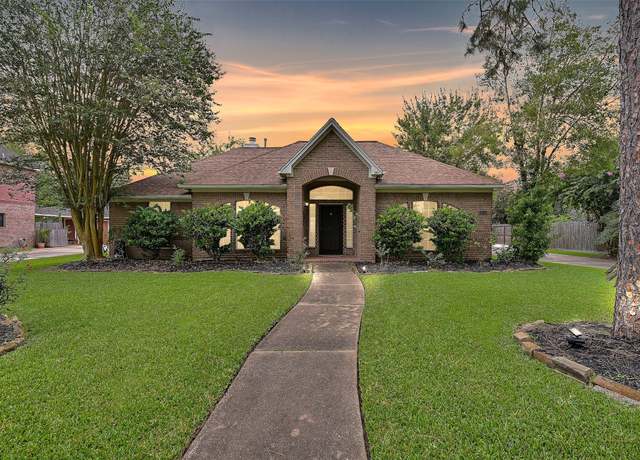 Property at 1606 Falcon Ridge Blvd, Friendswood, TX 77546, 3 beds, 2.5 baths