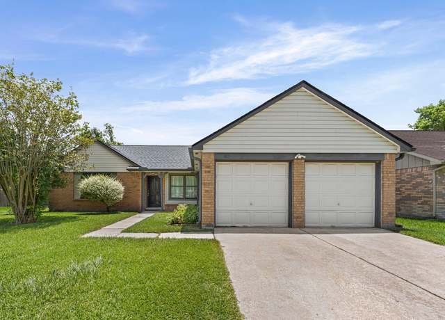 Property at 425 Starborrough Dr, League City, TX 77573, 4 beds, 2 baths