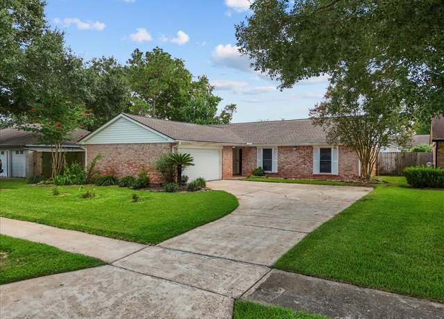 Property at 2118 Heritage Colony Dr, Friendswood, TX 77546, 3 beds, 2 baths