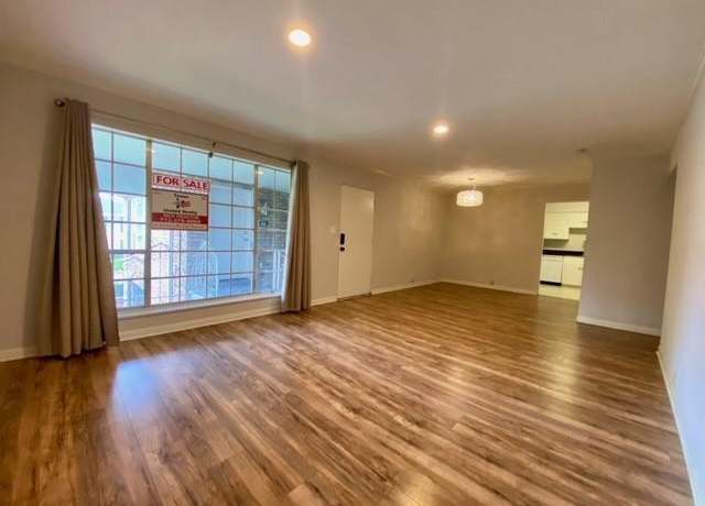 Property at 2121 Fountain View Dr #8, Houston, TX 77057, 2 beds, 2 baths