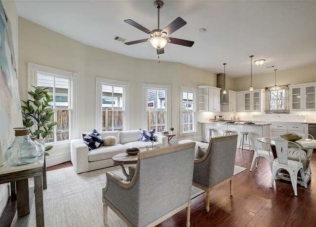 Property at 1710 Crockett St, Houston, TX 77007, 3 beds, 2 baths