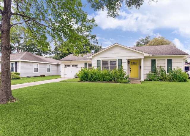 Property at 1710 Gardenia Dr, Houston, TX 77018, 2 beds, 2 baths