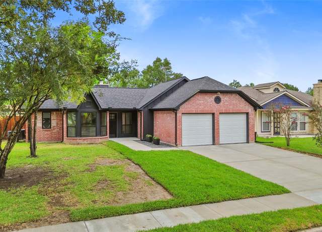 Property at 16886 Canary St, Conroe, TX 77385, 3 beds, 2 baths