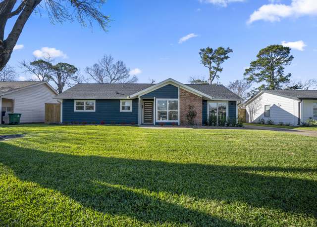 Property at 2407 Stonecrest Dr, Houston, TX 77018, 3 beds, 2.5 baths
