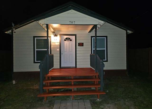 Property at 707 W Smith St, Brazoria, TX 77422, 3 beds, 2 baths