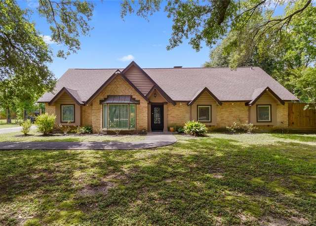 Property at 8220 Wateka Cir, Houston, TX 77074, 4 beds, 3 baths