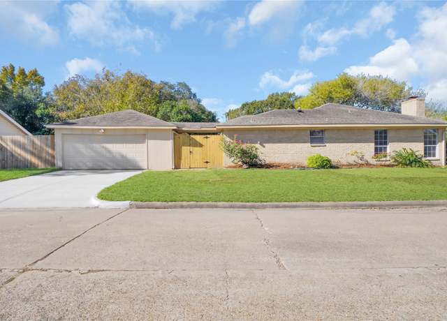 Property at 13903 Briar Place Dr, Houston, TX 77077, 3 beds, 2 baths