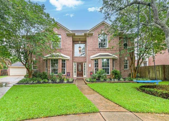 Property at 2803 Canyon Dr, Pearland, TX 77584, 4 beds, 3.5 baths