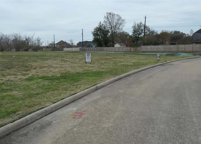 Property at 219 Mossey Oak Dr, Baytown, TX 77520