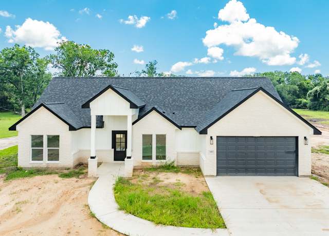 Property at 301 Highland Ave, Clute, TX 77531, 3 beds, 2 baths