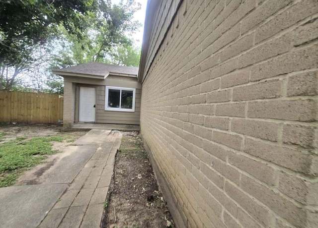 Property at 5400 Linda Ln, Baytown, TX 77521, 3 beds, 2 baths