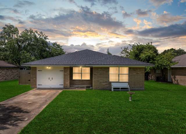 Property at 6613 N Lincoln St, Hitchcock, TX 77563, 3 beds, 1 bath