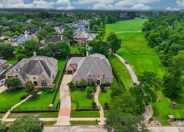 Property at 10 Waters Lake Blvd, Missouri City, TX 77459, 5 beds, 5 baths