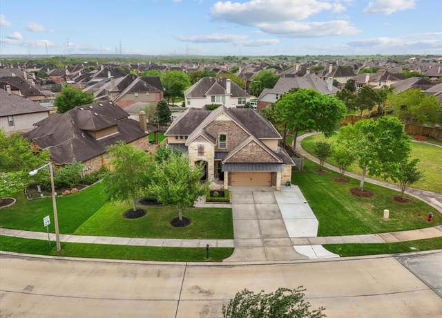 Property at 699 Cumberland Ridge Ln, League City, TX 77573, 4 beds, 3.5 baths