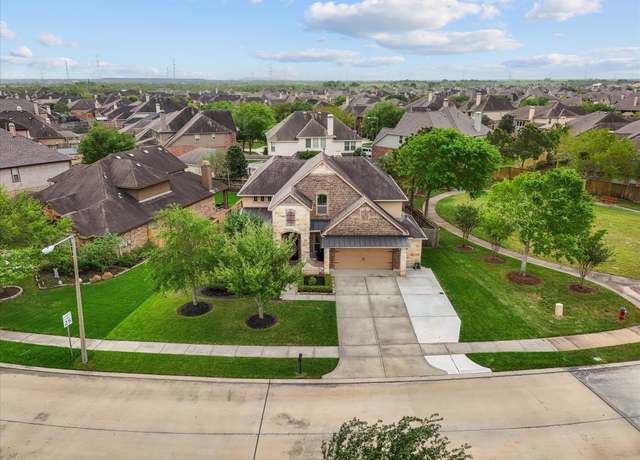 Property at 699 Cumberland Ridge Ln, League City, TX 77573, 4 beds, 3.5 baths