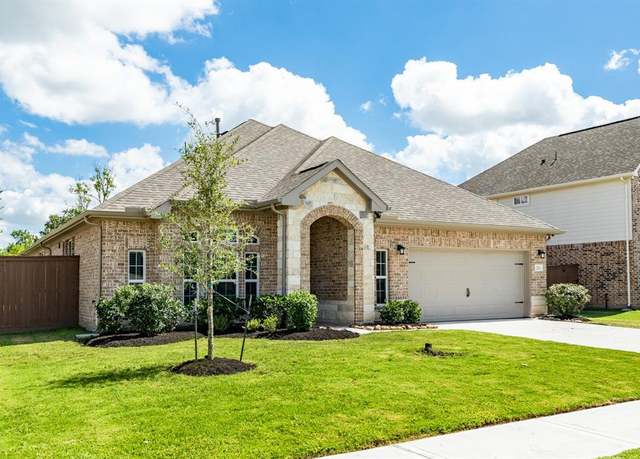 Property at 203 Bentwater Ln, Clute, TX 77531, 4 beds, 2 baths