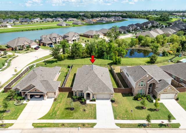 Property at 203 Bentwater Ln, Clute, TX 77531, 4 beds, 2 baths