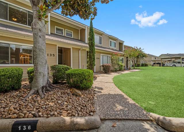 Property at 135 April Point Dr S, Conroe, TX 77356, 3 beds, 2.5 baths