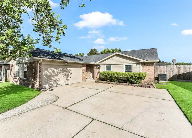 Property at 706 Seacliff Dr, Houston, TX 77062, 3 beds, 2 baths