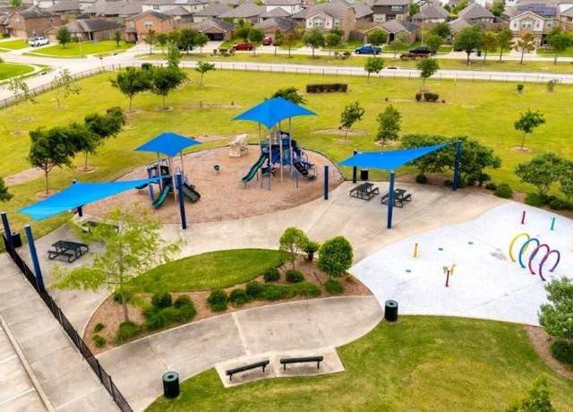 Property at 2606 Watersail Dr, Texas City, TX 77568, 3 beds, 2 baths