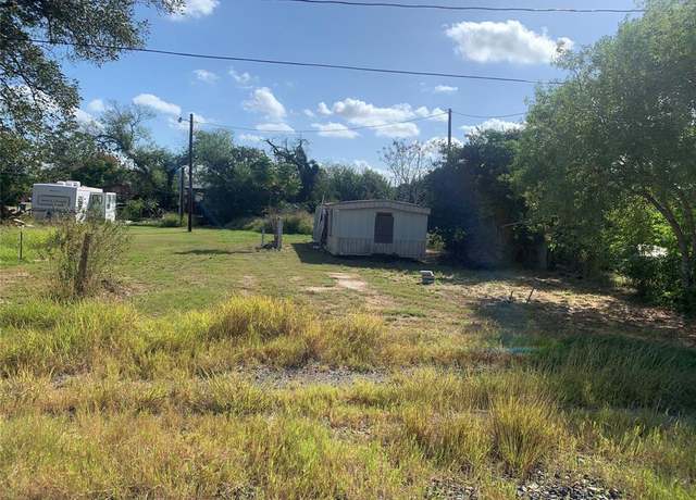 Property at 203 Palmetto St, Refugio, TX 78377