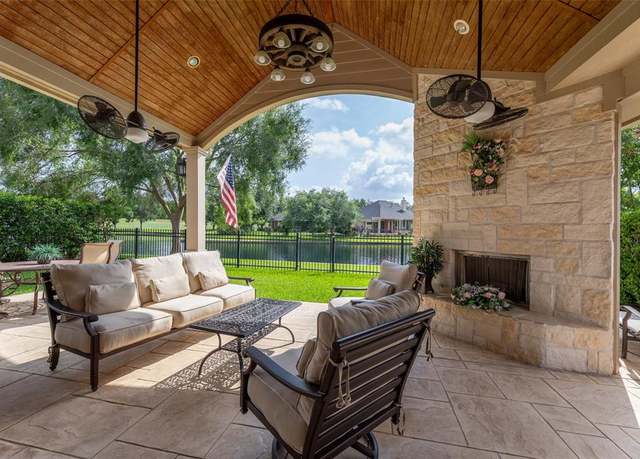 Property at 8727 Rippling Water Dr, Sugar Land, TX 77479, 3 beds, 2.5 baths