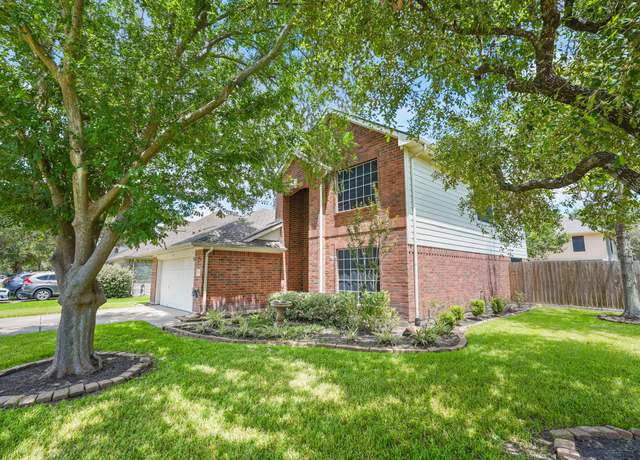 Property at 5003 Blanco Dr, Pearland, TX 77584, 5 beds, 2.5 baths
