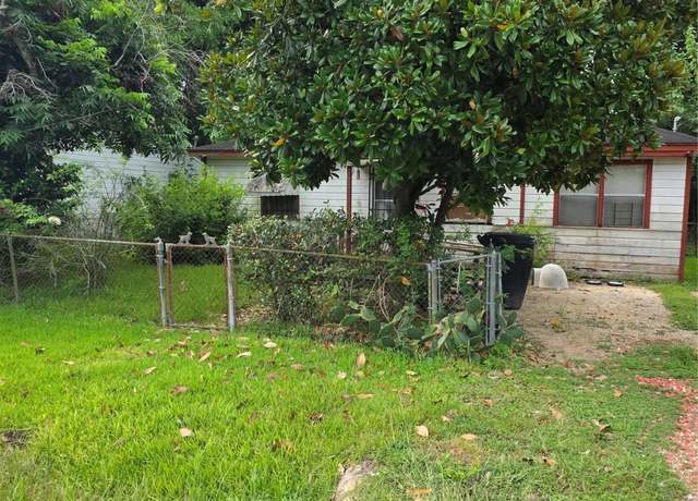 Property at 5218 Higgins St, Houston, TX 77033, 2 beds, 1 bath