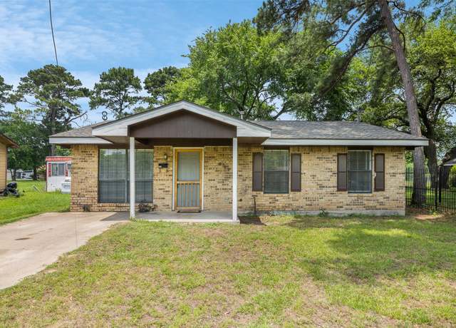 Property at 906 W 3rd St, Hearne, TX 77859, 3 beds, 1 bath