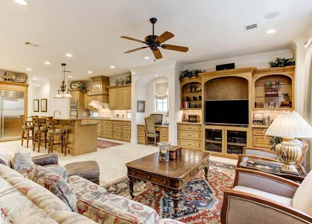 Property at 256 S Post Oak Ln, Houston, TX 77056, 4 beds, 4.5 baths