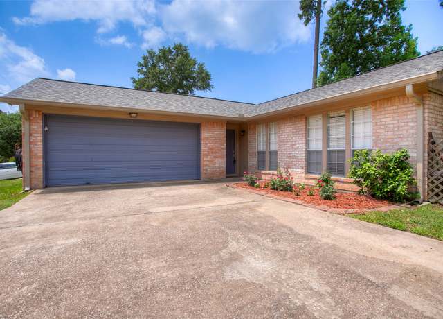 Property at 3147 Clay Cir, Huntsville, TX 77340, 3 beds, 2 baths