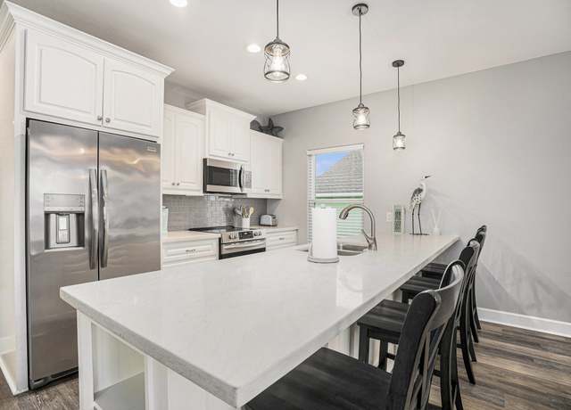 Property at 875 Palmetto Dr, Crystal Beach, TX 77650, 3 beds, 2 baths
