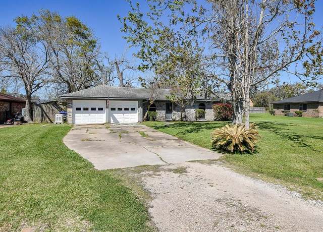 Property at 57 E Candlewood, Lake Jackson, TX 77566, 3 beds, 2 baths