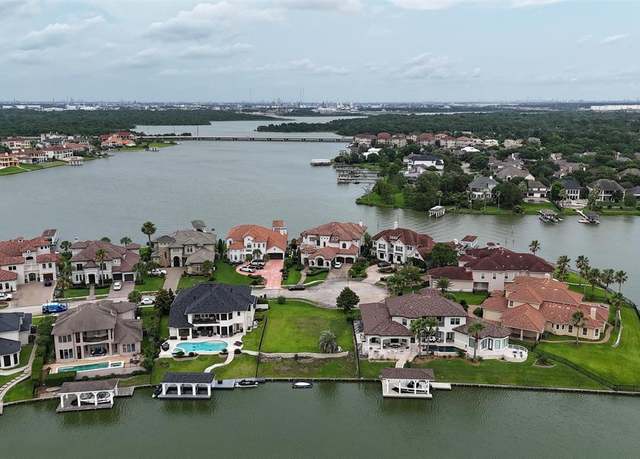 Property at 2910 N Island Dr, Seabrook, TX 77586