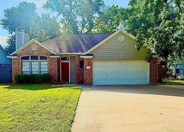 Property at 110 Beechwood, Lake Jackson, TX 77566, 3 beds, 2 baths