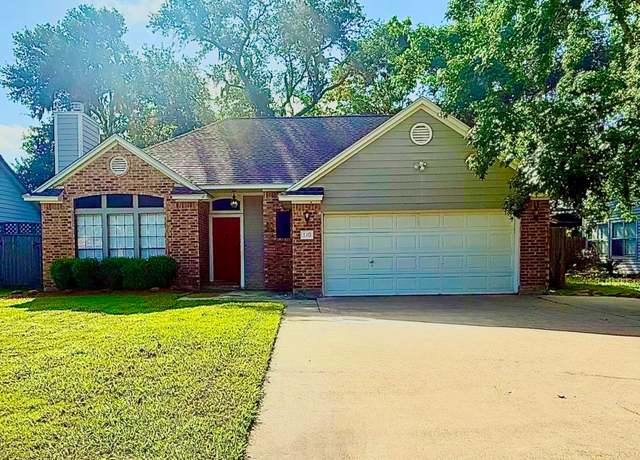 Property at 110 Beechwood, Lake Jackson, TX 77566, 3 beds, 2 baths