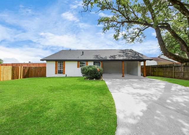 Property at 916 Woods Dr, Liberty, TX 77575, 4 beds, 3 baths