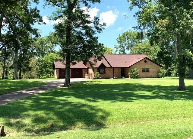 Property at 401 Pecan Estates Rd, Angleton, TX 77515, 3 beds, 2.5 baths