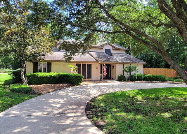 Property at 711 Holly Springs Dr, Conroe, TX 77302, 3 beds, 2.5 baths