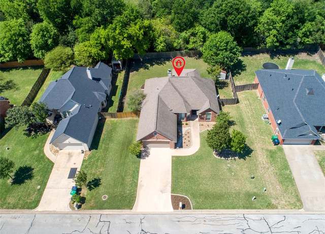 Property at 2909 Oakwood Dr, Brenham, TX 77833, 4 beds, 2.5 baths