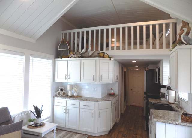 Property at 2434 Gulfview Dr, Sargent, TX 77414, 1 bed, 1 bath
