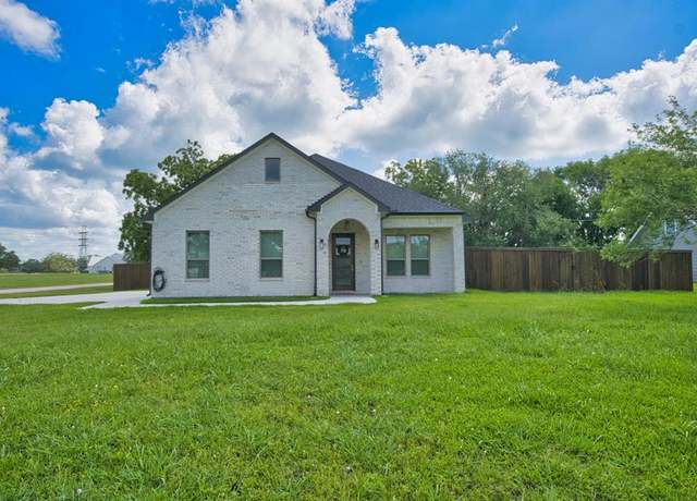 Property at 1162 Quarter Horse Trl, Angleton, TX 77515, 4 beds, 2 baths